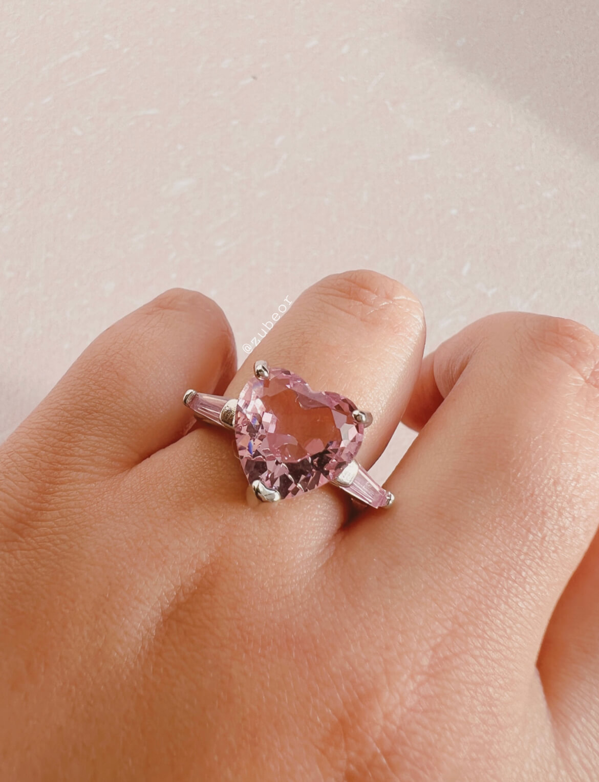 Anillo corazón de cristal rosado grande 3