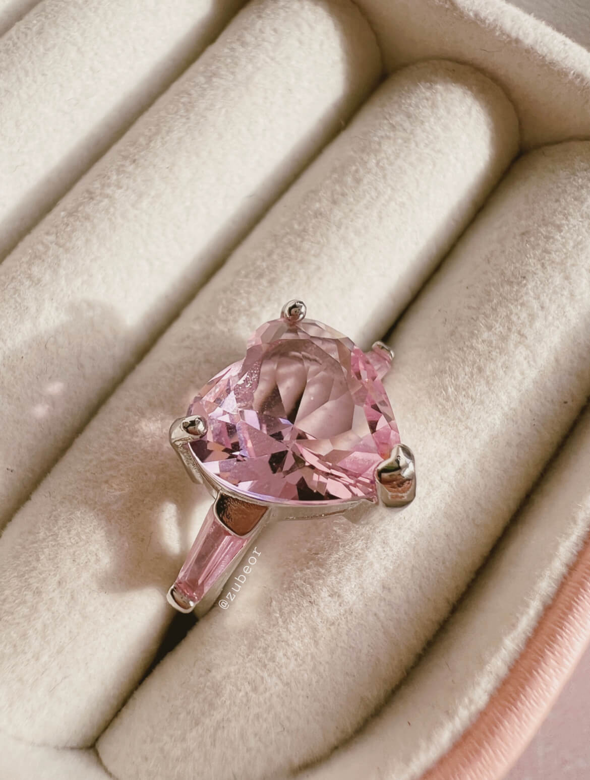Anillo corazón de cristal rosado grande 2