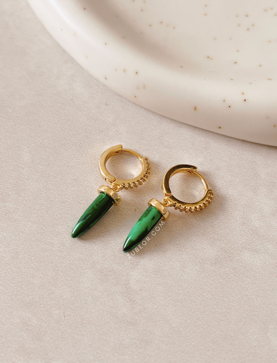 Aretes huggie verde 2