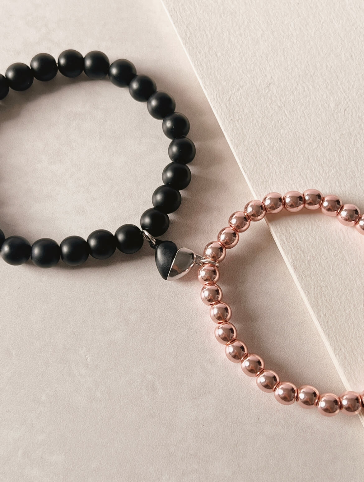 Set de pulseras imán black and pink 4