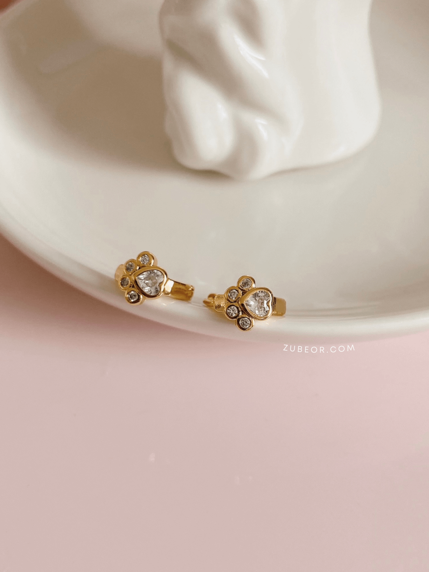 Aretes huggie huellitas 2