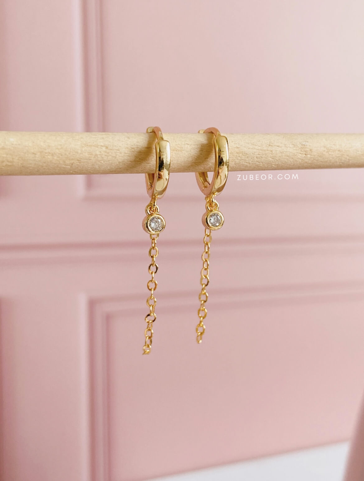 Aretes huggie cadena cristal 3