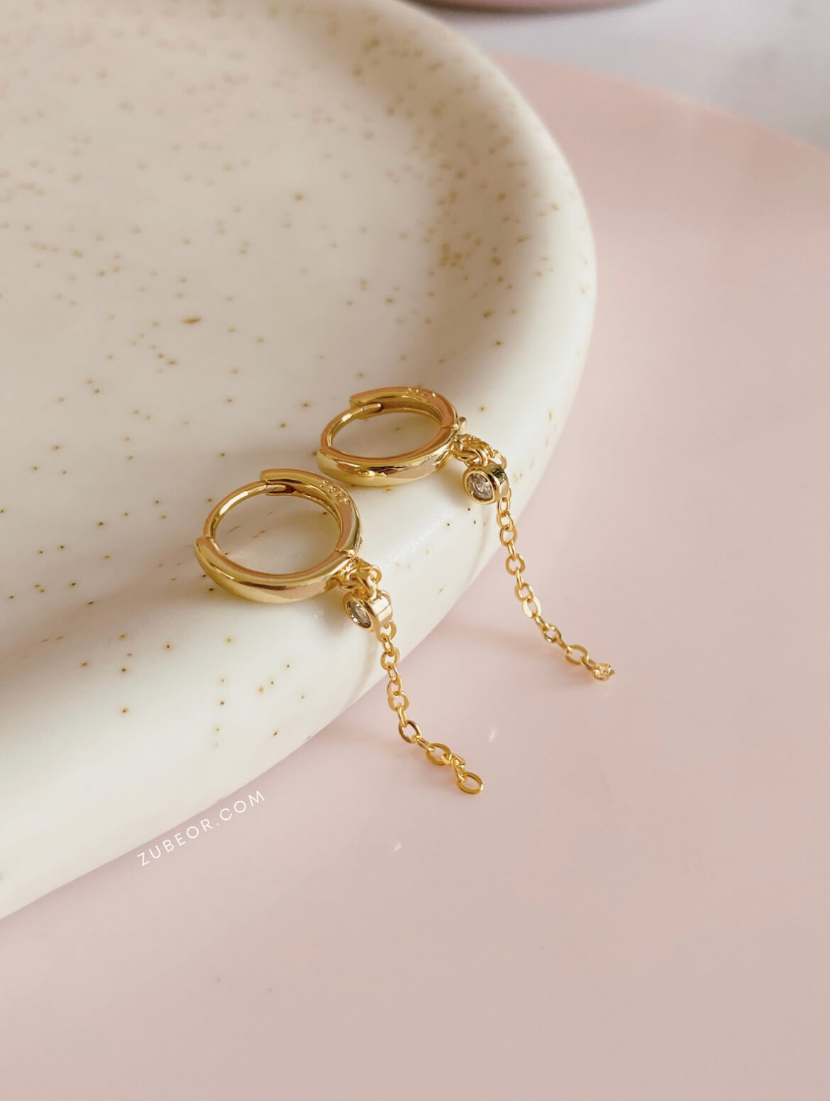 Aretes huggie cadena cristal 2
