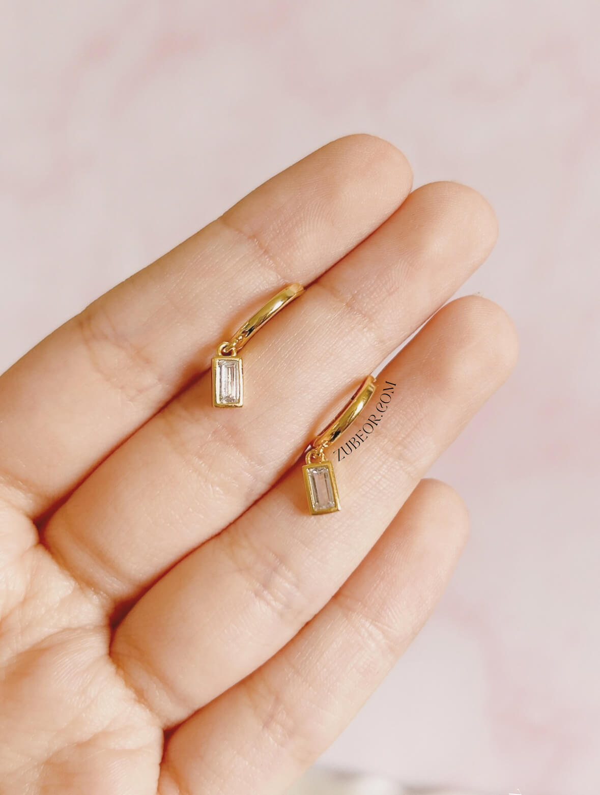 Aretes huggie cristal rectangular 2