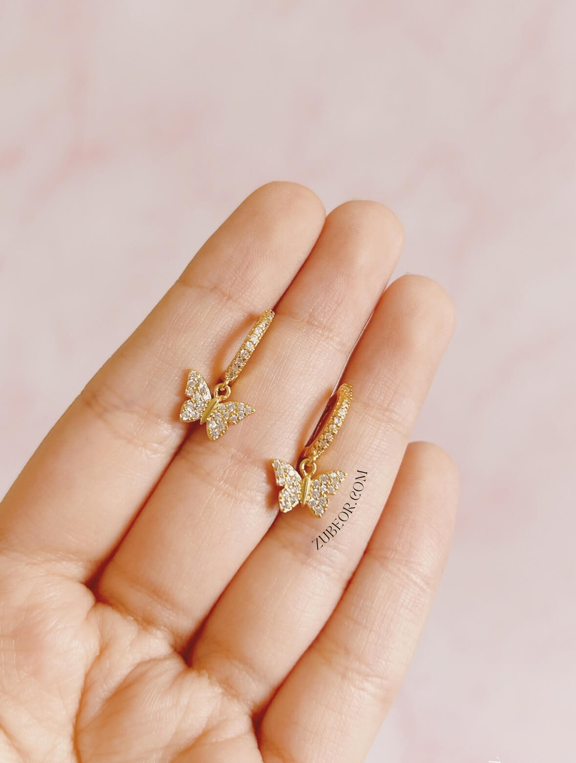 Aretes huggie mariposa blanca 3