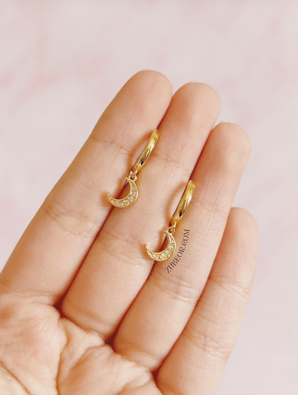 Aretes huggie media luna 2