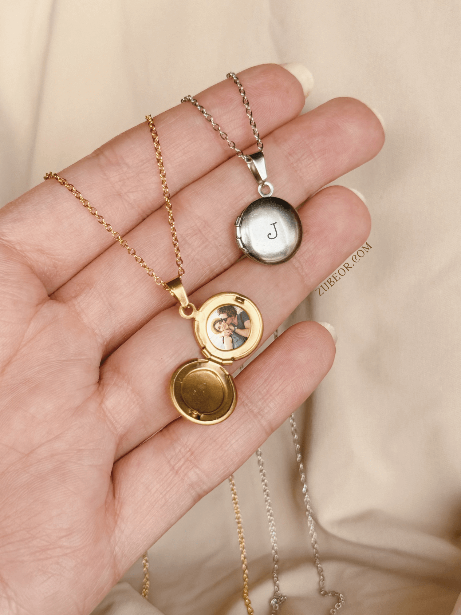 Cadena relicario mini con grabado inicial (bajo pago previo) 3