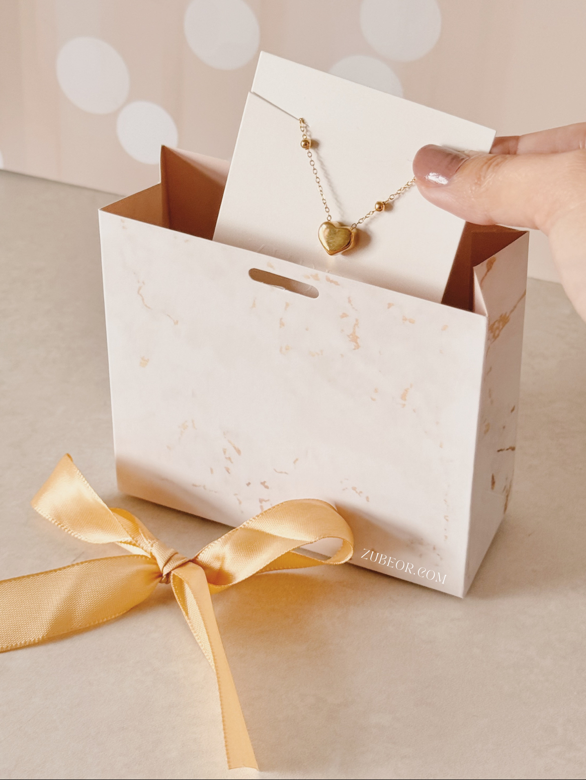 Empaque de regalo mármol dorado 2