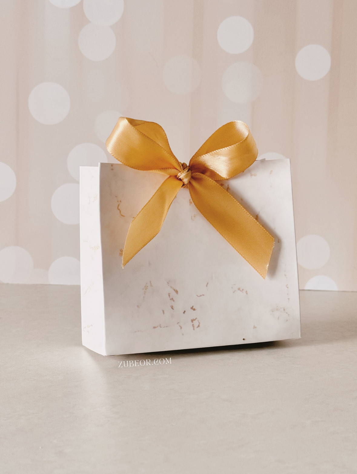 Empaque de regalo mármol dorado 3