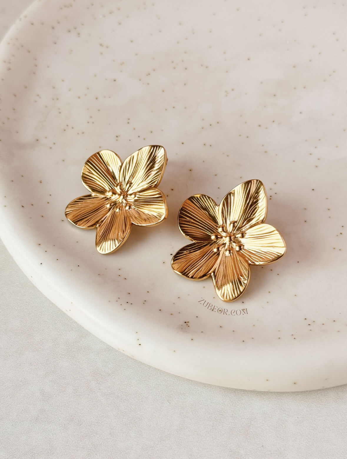Aretes flor dorada 3