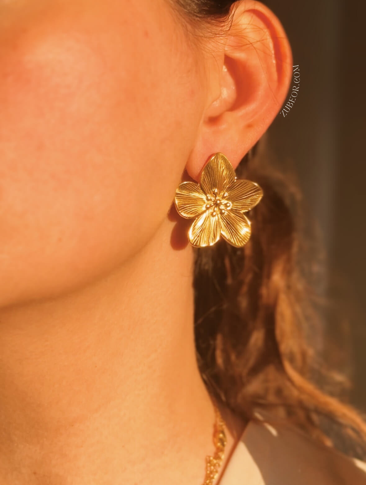 Aretes flor dorada 2