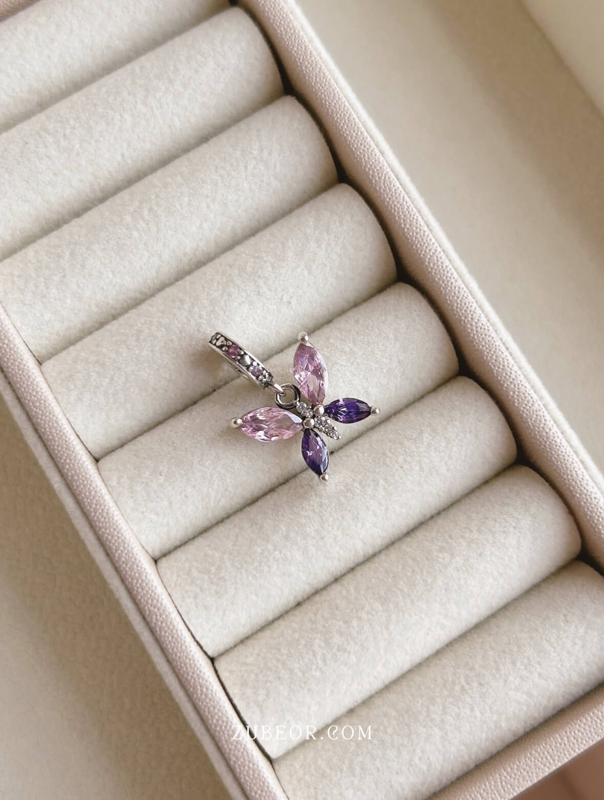 Charm mariposa morada 2