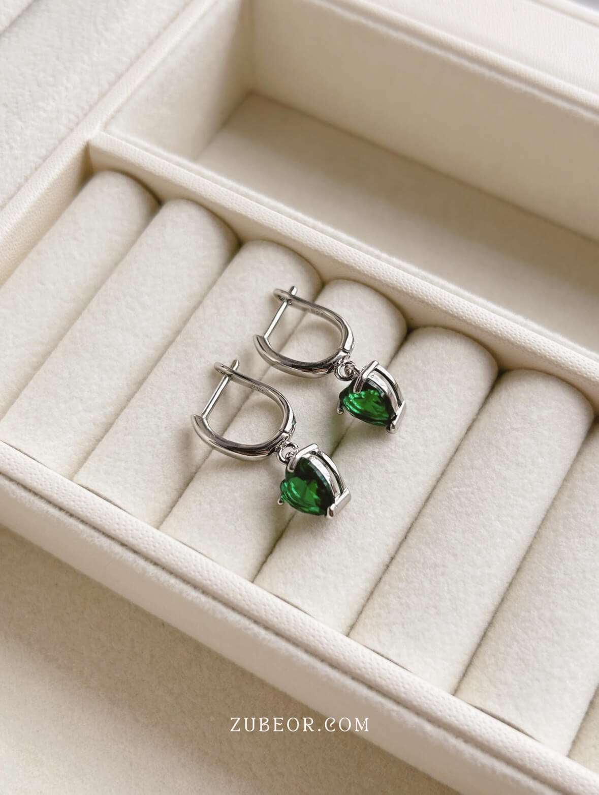 Aretes corazón esmeralda 3