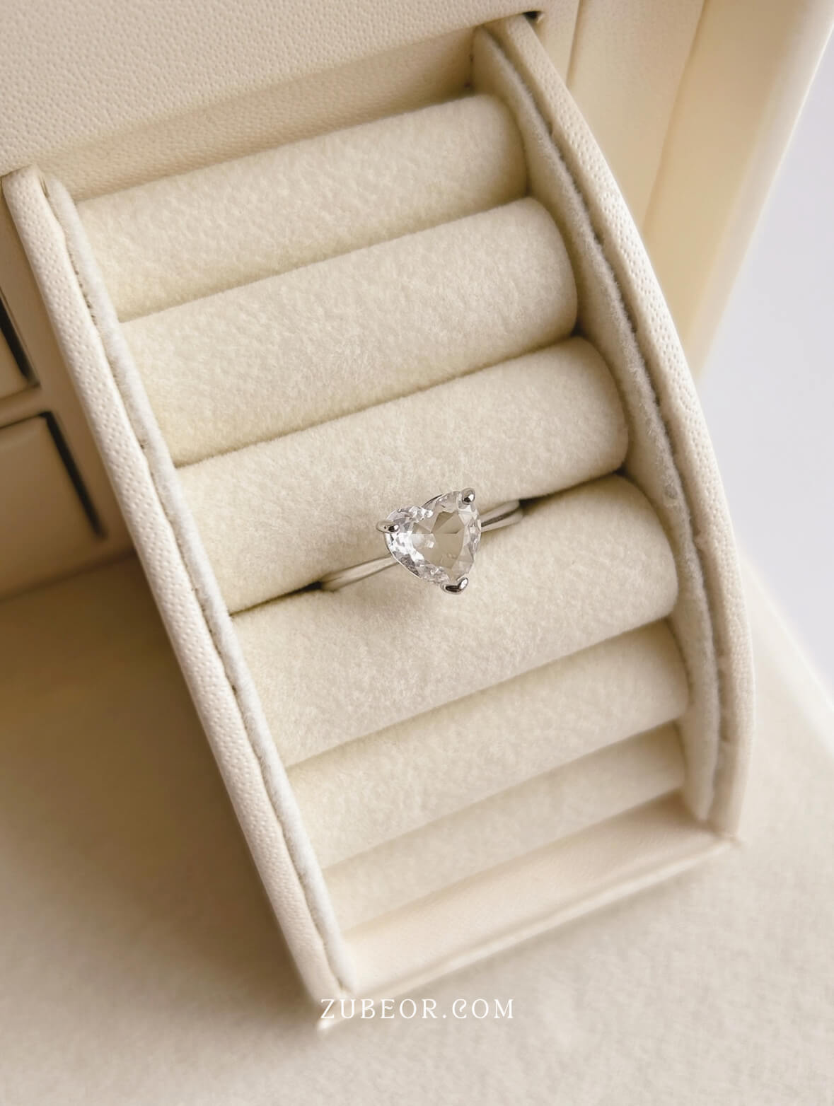 Anillo corazón blanco 3