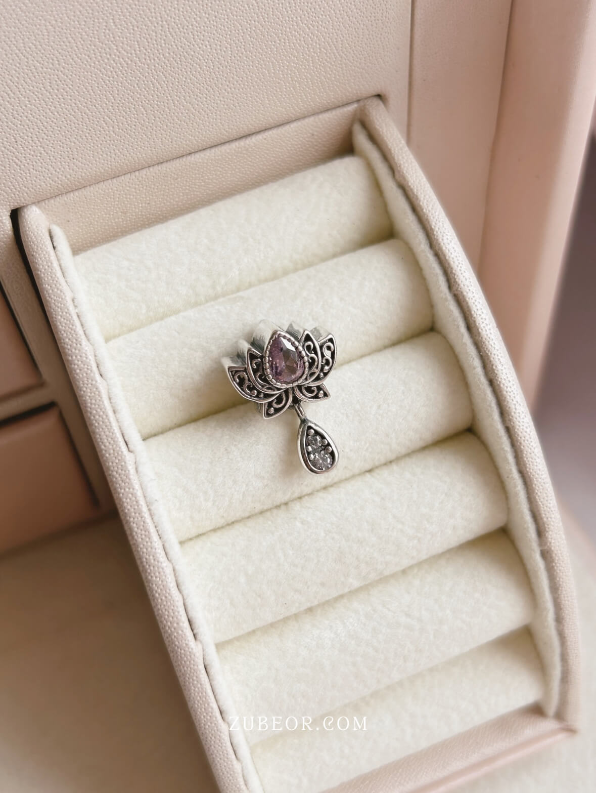 Charm flor de loto gota 4
