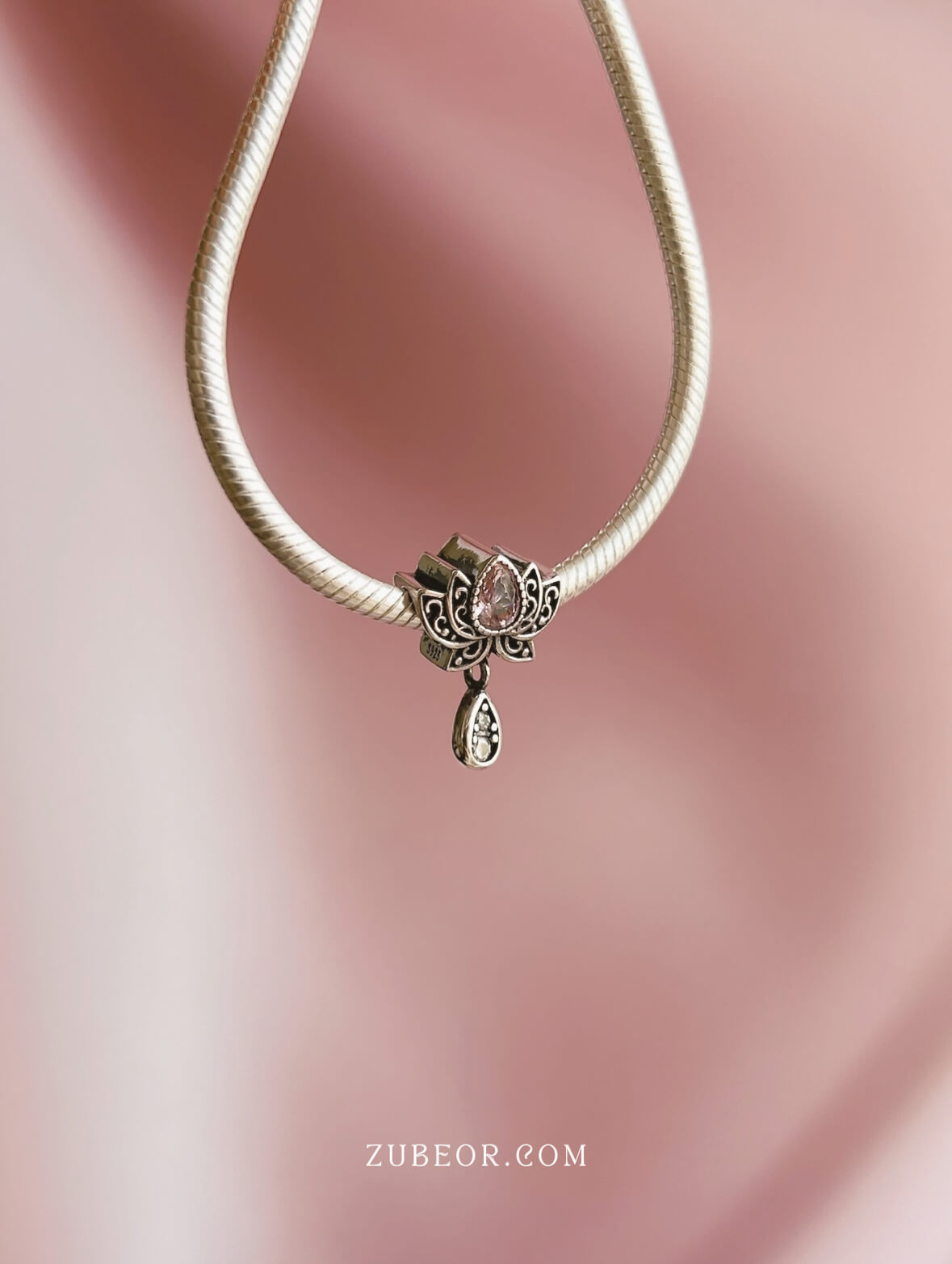 Charm flor de loto gota 6