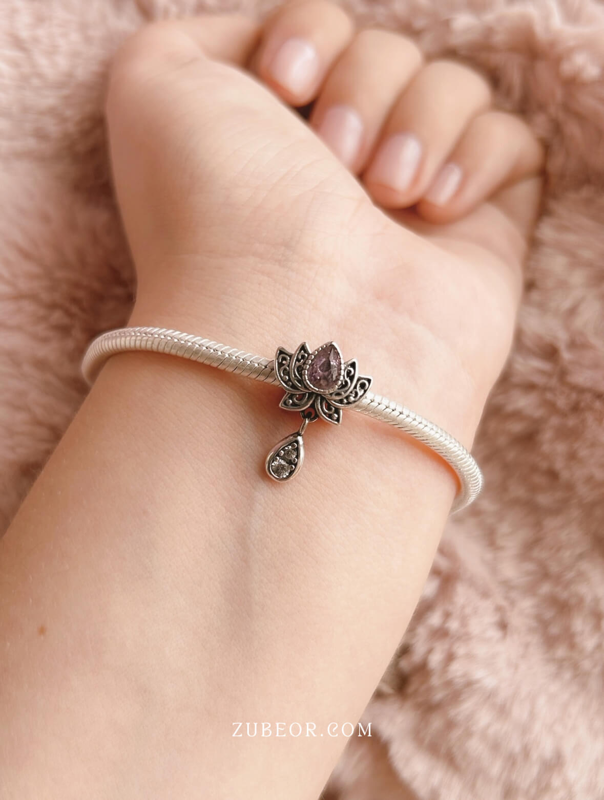 Charm flor de loto gota 2