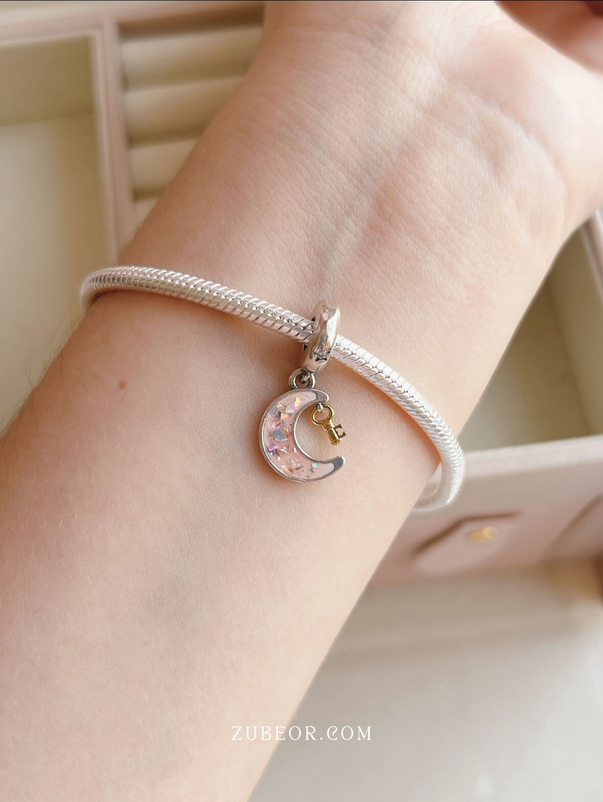Charm media luna rosa 5