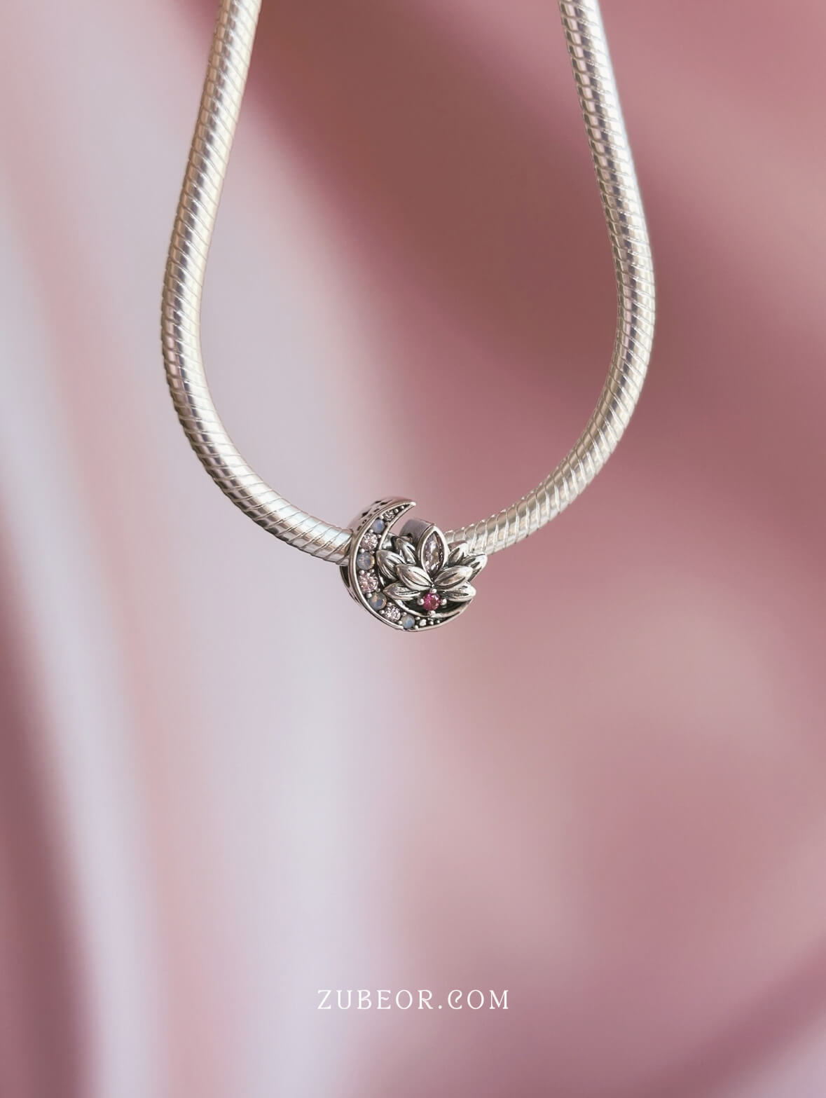 Charm luna flor de loto 2