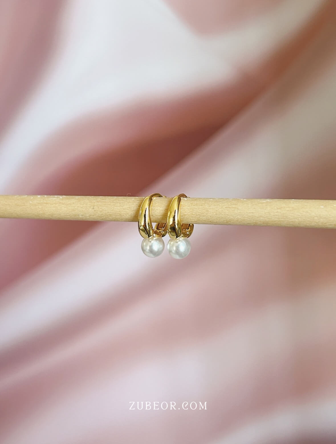 Aretes argolla huggie perla 5