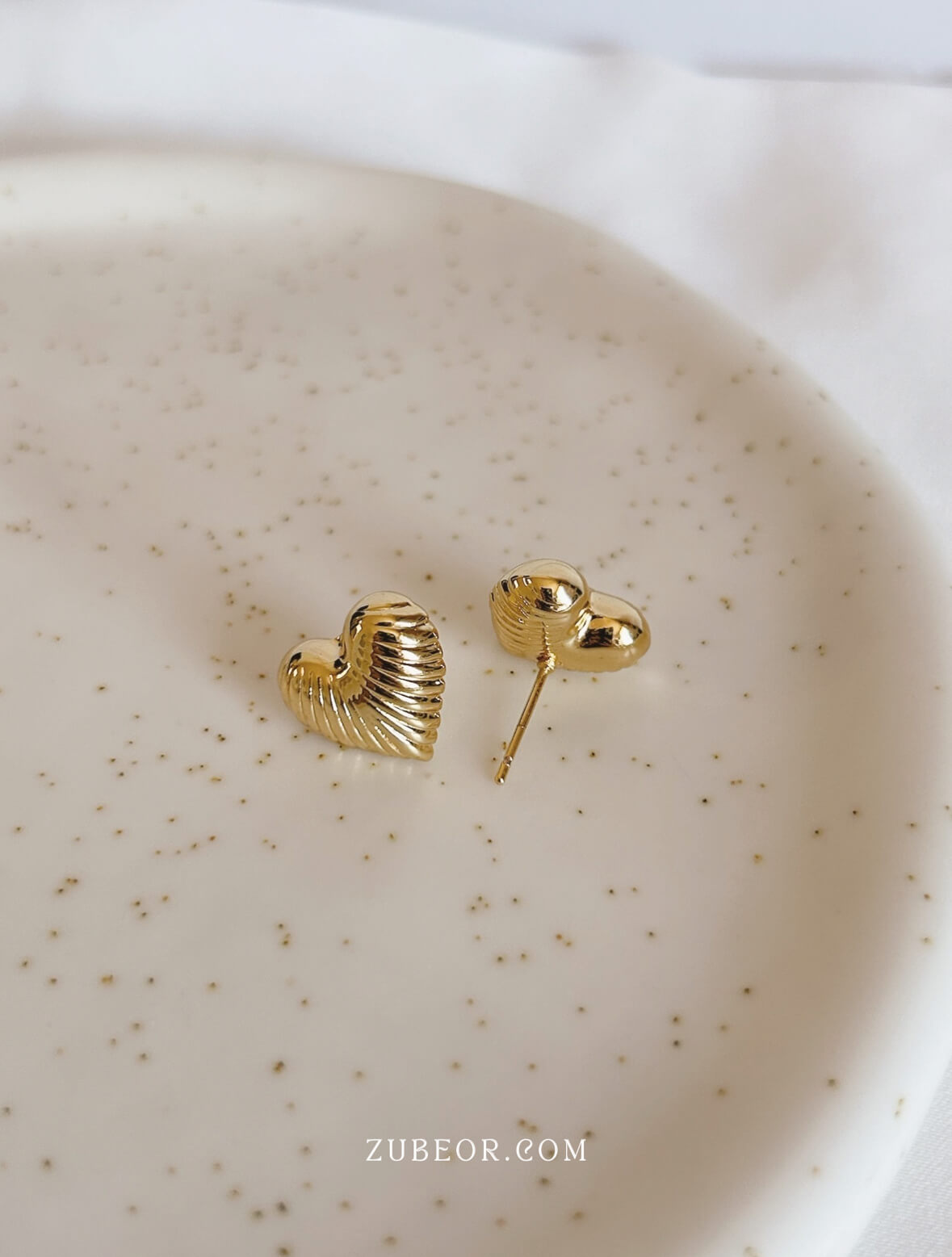 Aretes corazón dorado 4