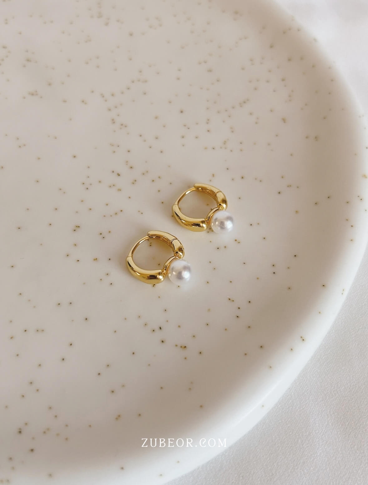 Aretes argolla huggie perla 2