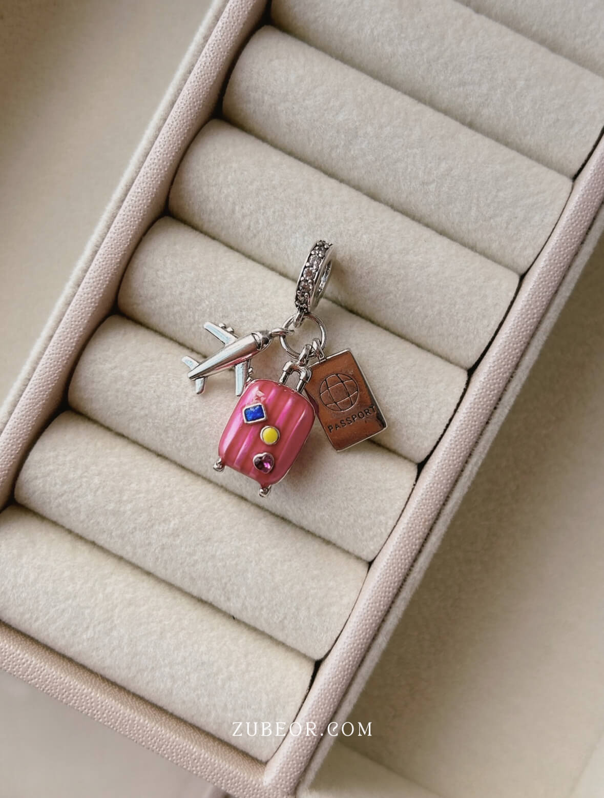 Charm de viaje rosa 4
