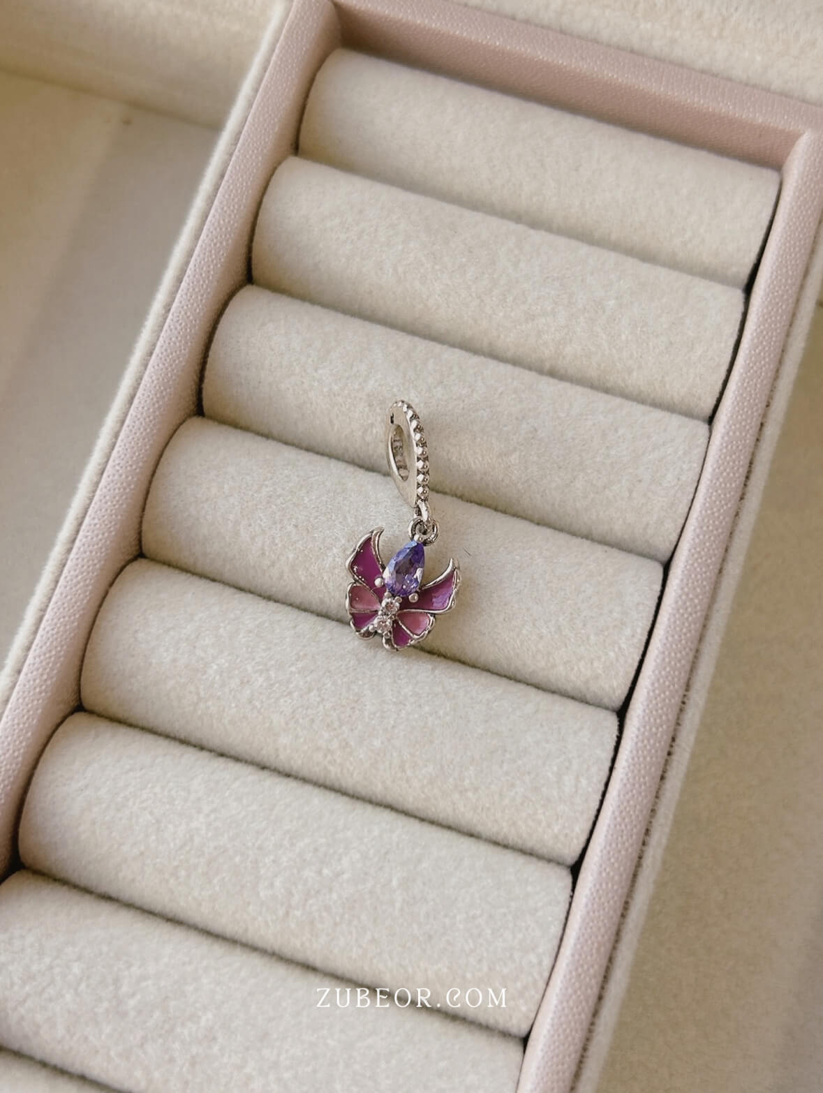Charm pequeña mariposa fucsia 3