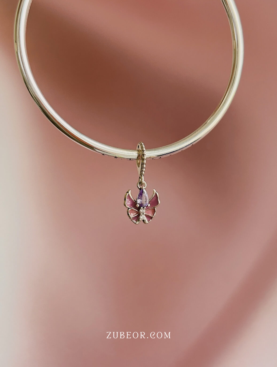 Charm pequeña mariposa fucsia 2