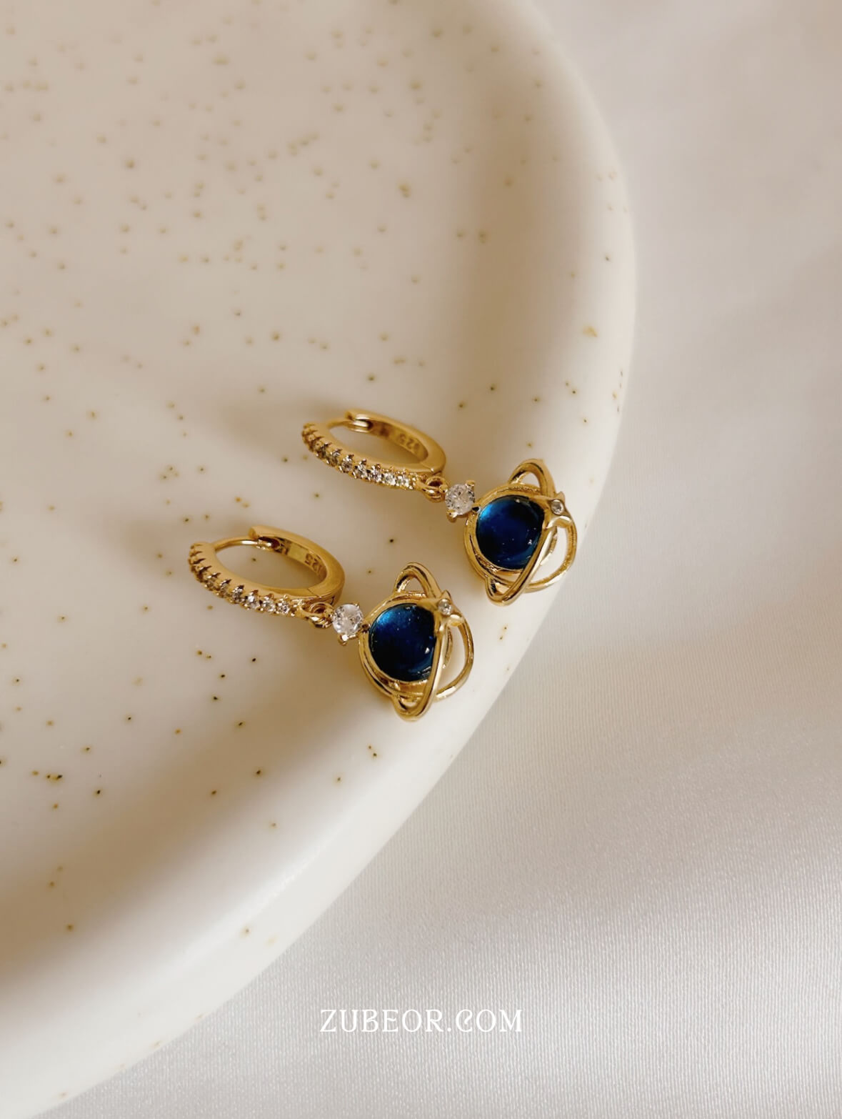 Aretes huggie saturno azul 2