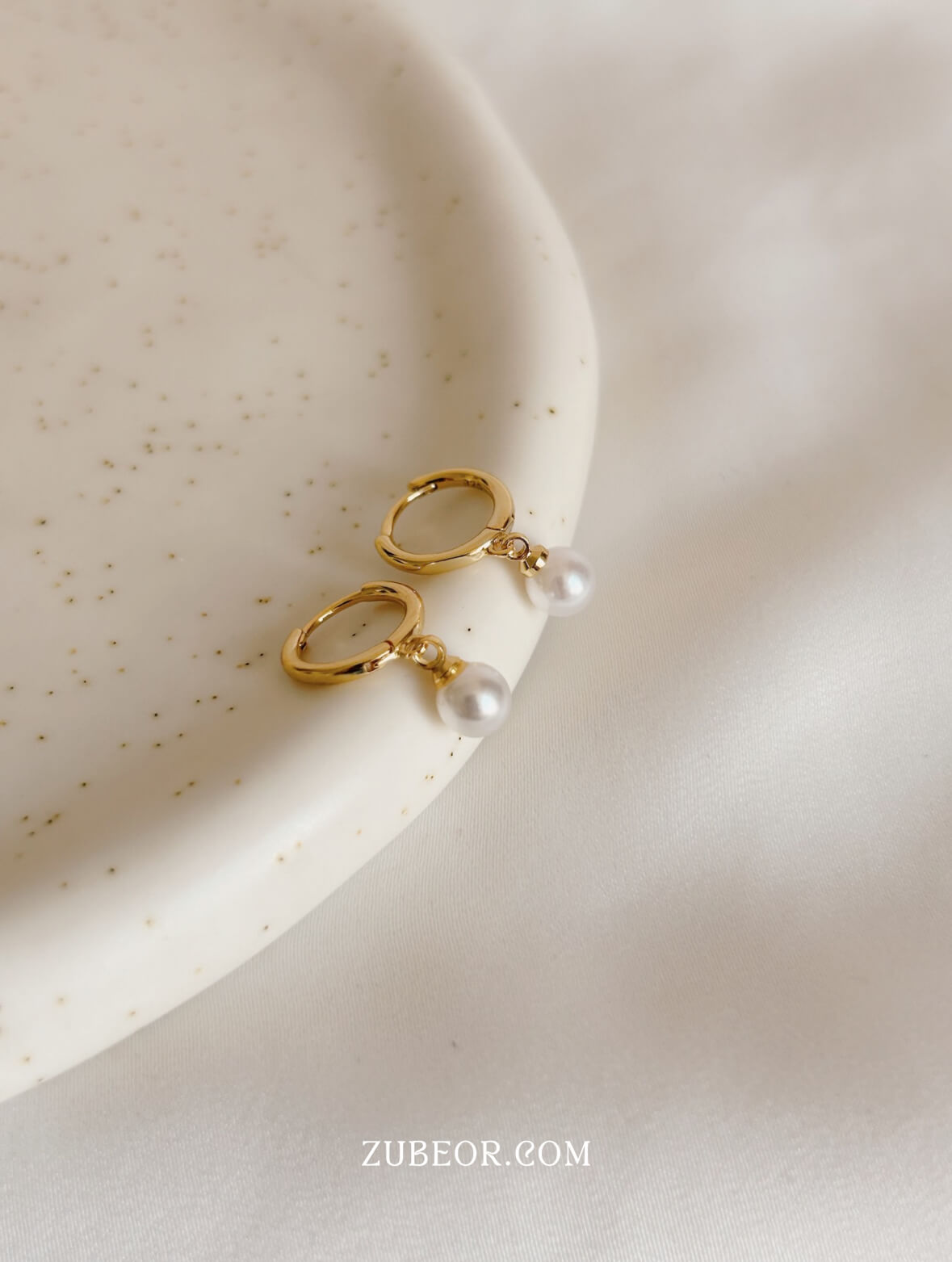 Aretes huggie perla 3