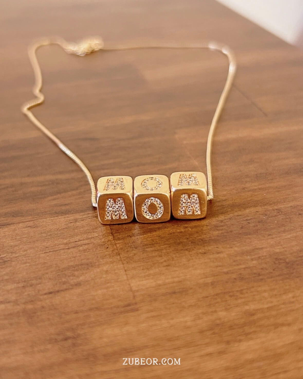 Cadena cubo mom 3