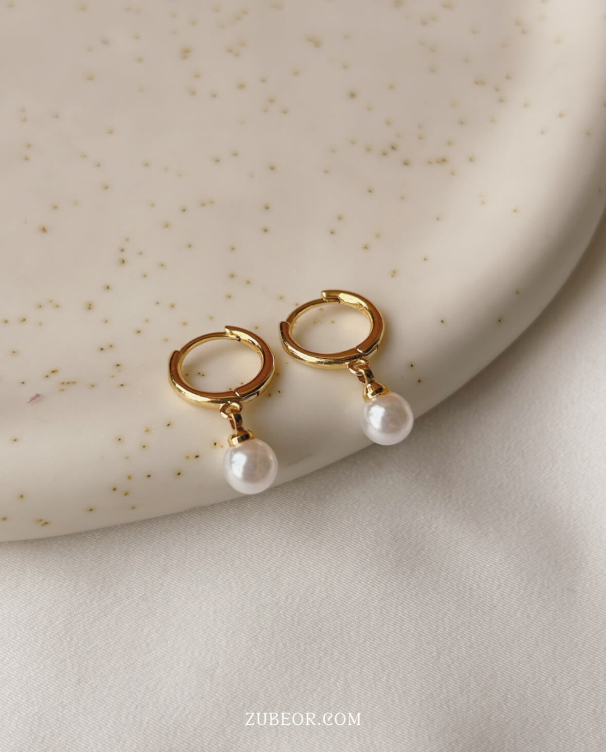Aretes huggie perla 4