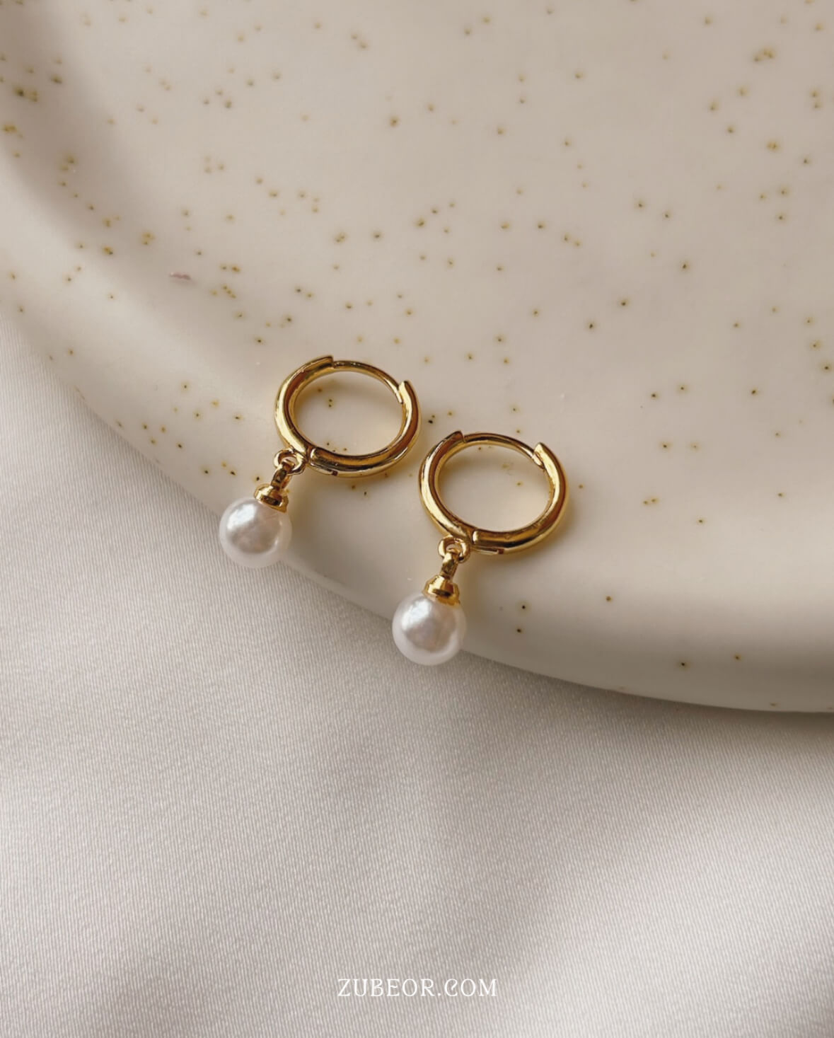 Aretes huggie perla 5
