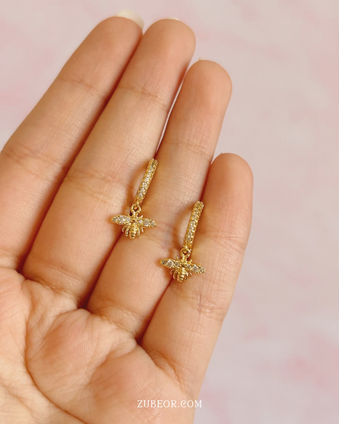 Aretes huggie abeja 2