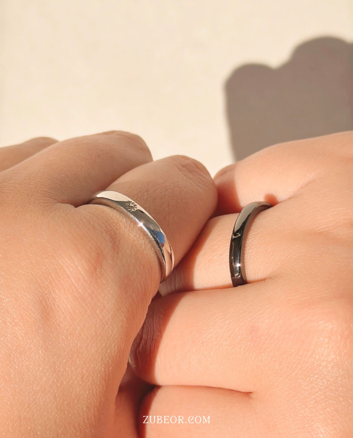 Set de anillos negro y plateado 2