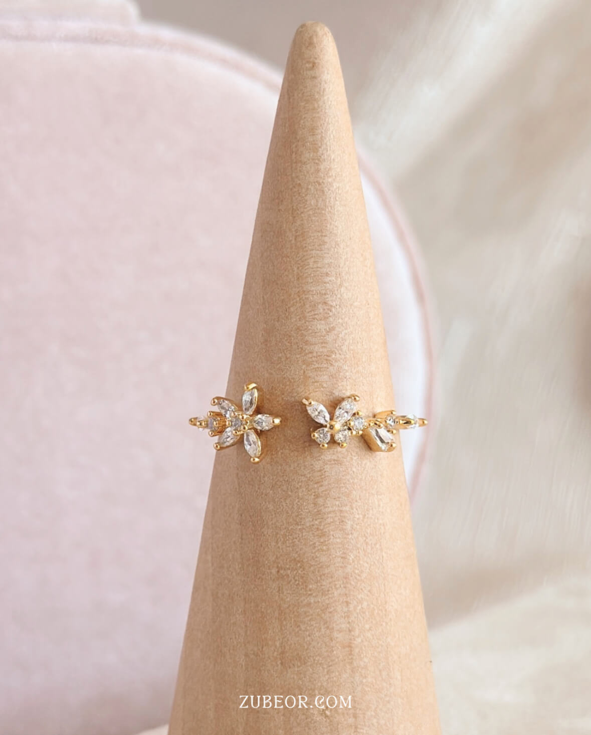 Anillo flor blanca y mariposa 2