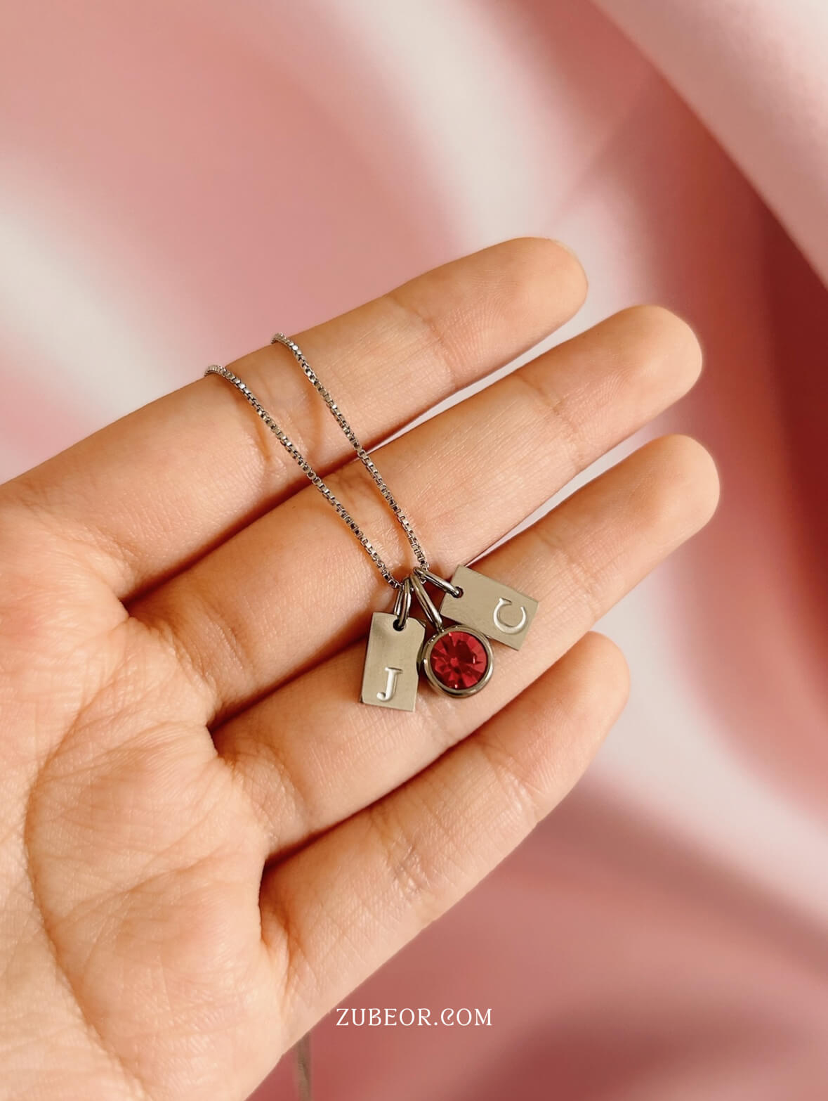 Cadena iniciales y dijes de mes 10