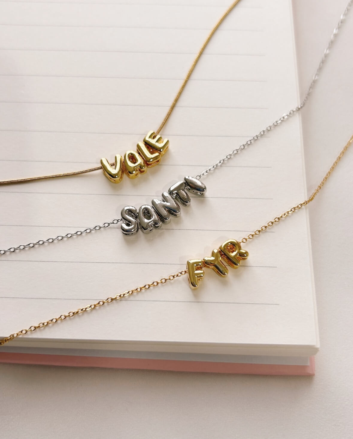 Cadena con nombre letras tipo burbuja 6