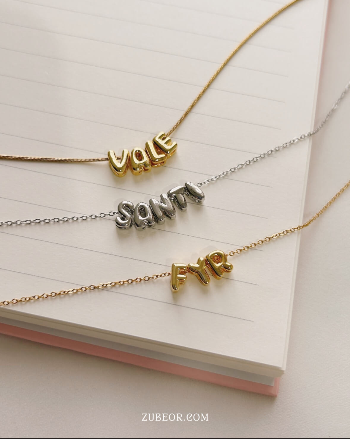 Cadena con nombre letras tipo burbuja