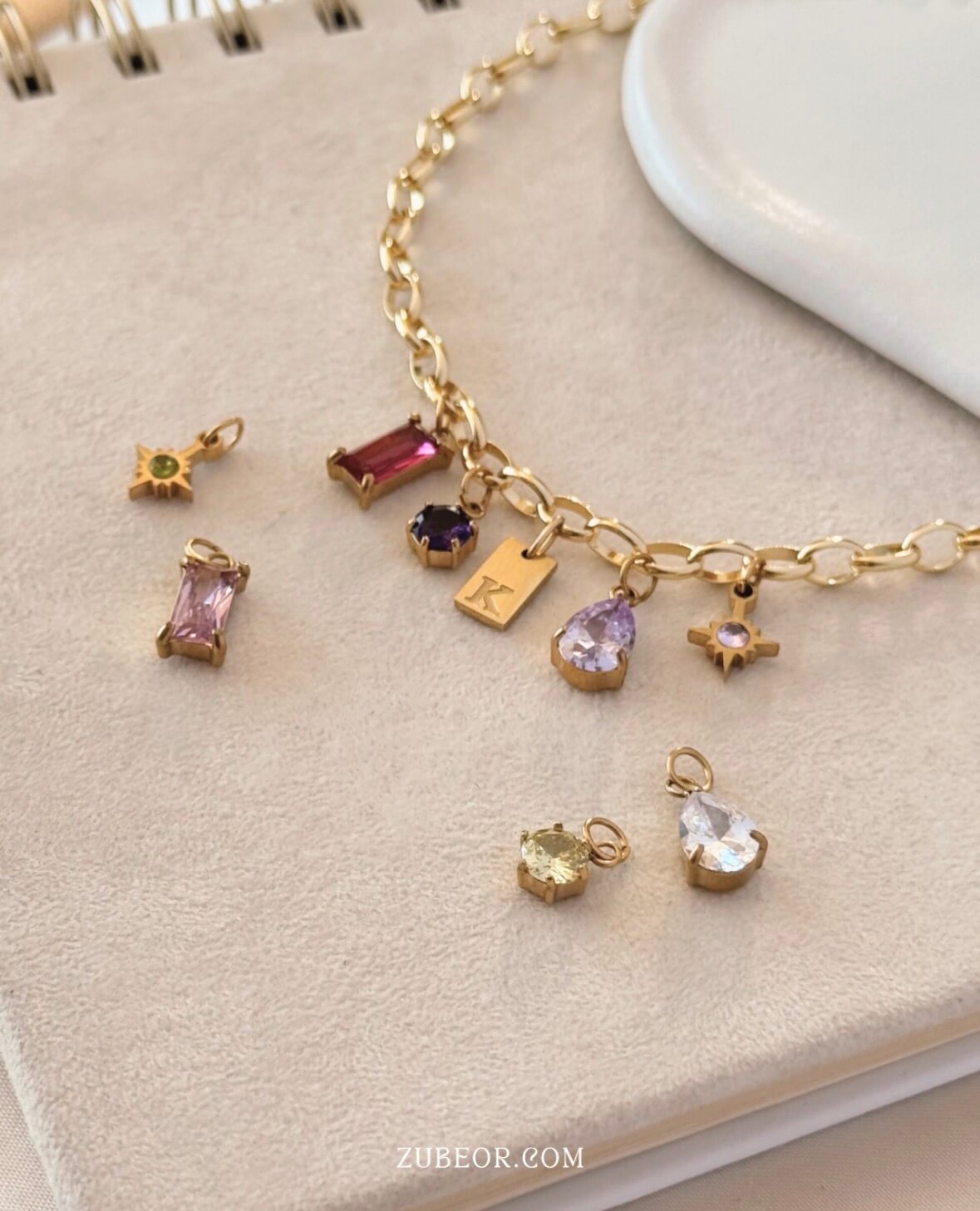 Pulsera con dijes de mes 2